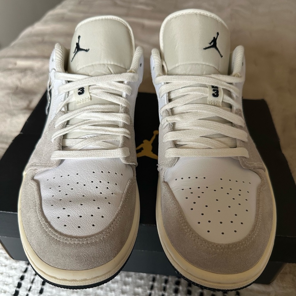 Nike White and Tan Sneakers AIR JORDAN 1 LOW PRM DC3533 100